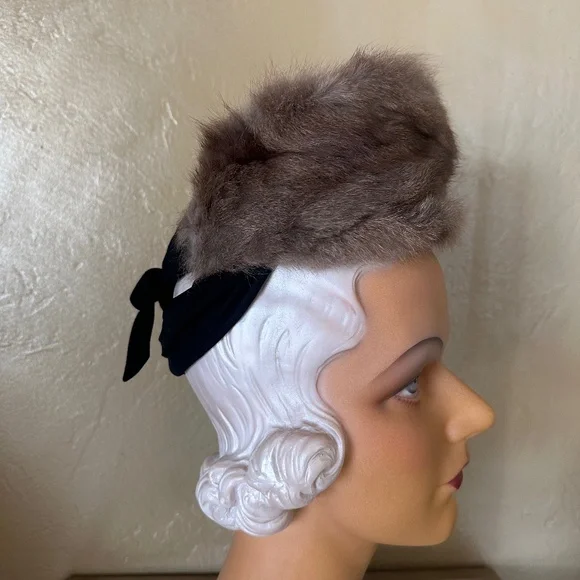 SENSATIONAL 1930's GRAY MINK + BLACK FABRIC HAT WITH BACK STRAP